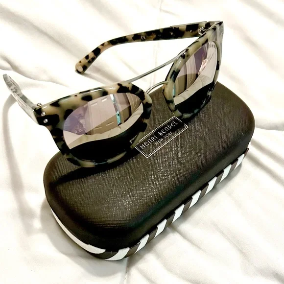 Henri Bendel New York Cat Eye Tortoiseshell Sunglasses - Picture 6 of 7